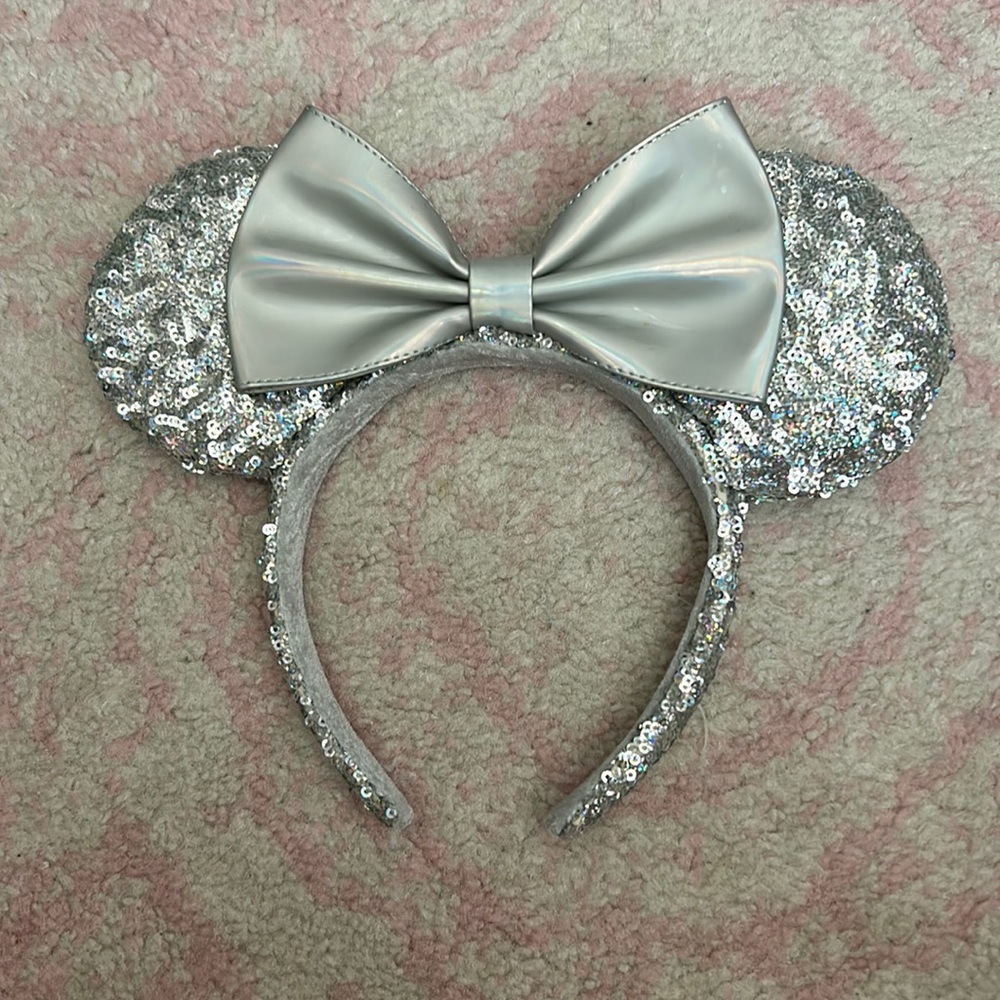 Disney Silver Holographic Minnie Ears